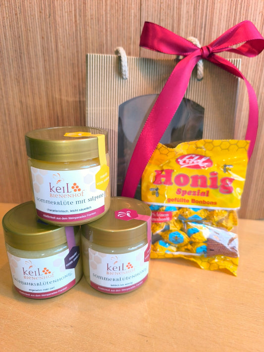 BBV Geschenkpaket 2 vom Bienenhof Keil: drei Honige und Honig-Bonbons in der Geschenktüte