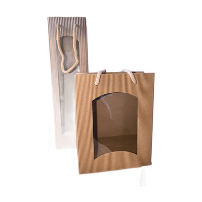 Zwei Geschenktaschen aus Wellpappe mit Sichtfenster und Kordelgriffen, schmal für Flaschen und breit für Gläser